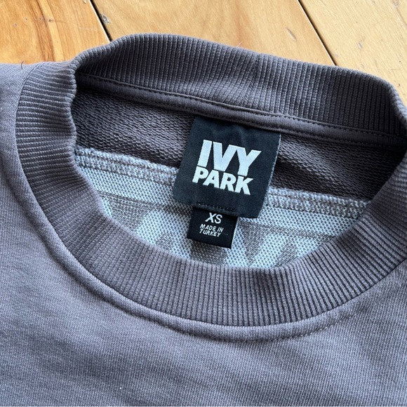 Ivy Park cropped crewneck sweater - FREE SHIPPING! :) - Picture 4 of 5